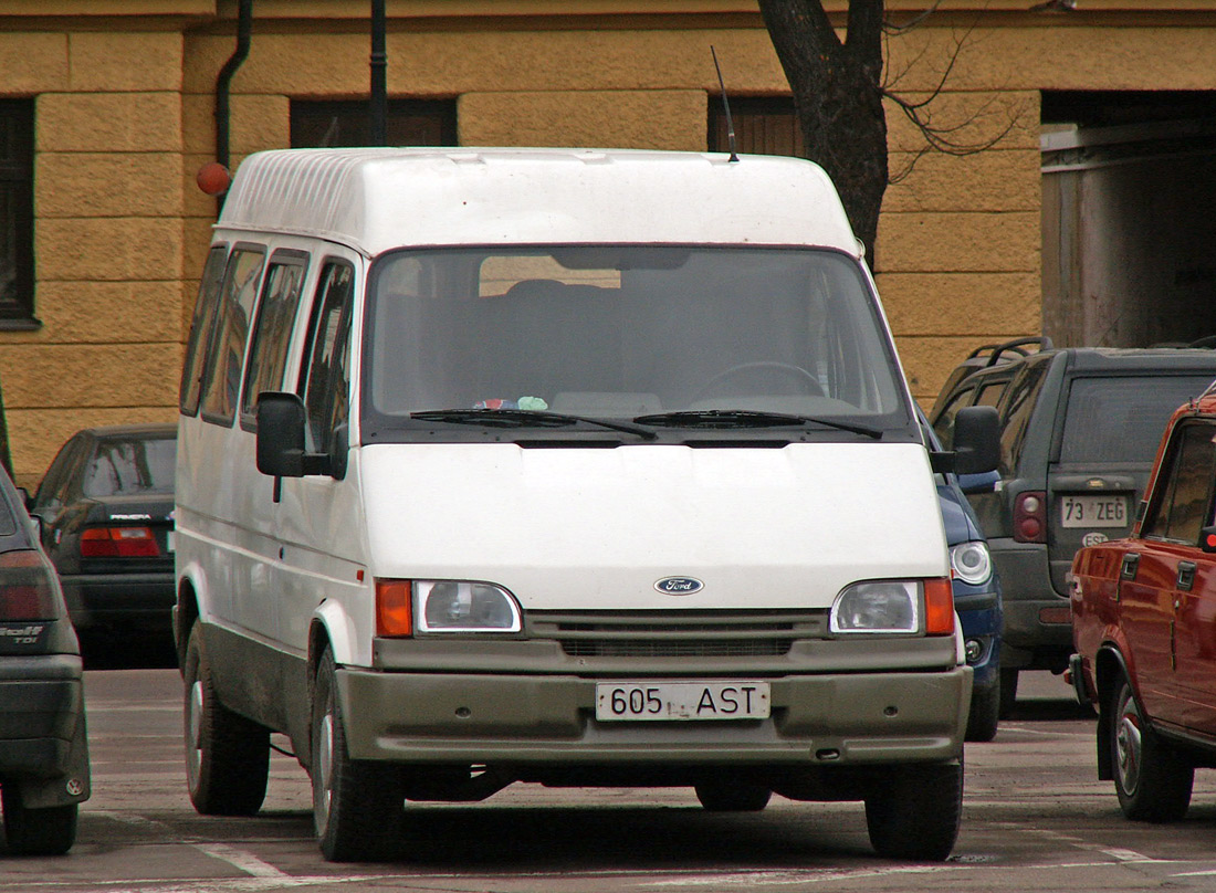 Narva, Ford Transit 130L № 605 AST