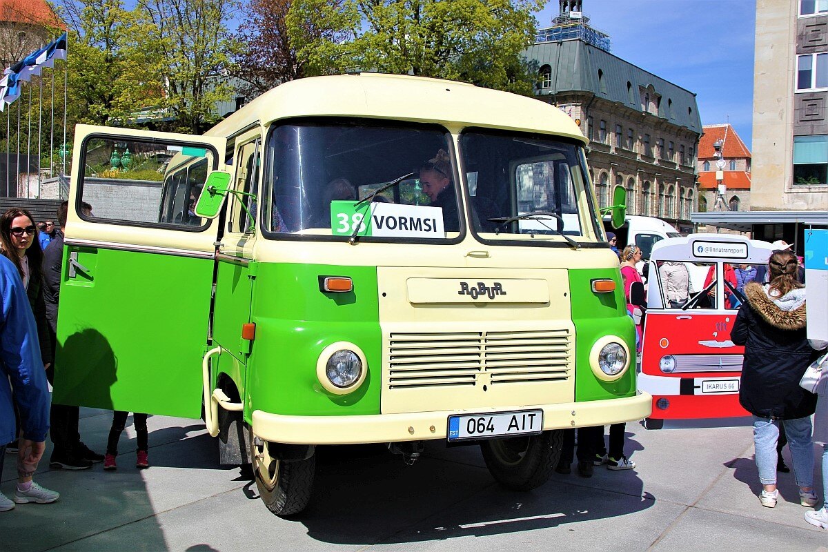 Haapsalu, Robur LO3000B № 064 AIT
Tallinn — 100. aastapäev Tallinna bussiliikluses